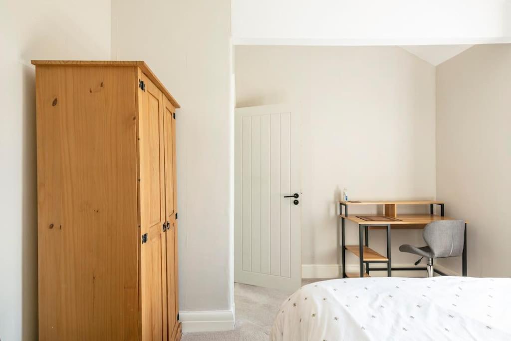 Atrium House Guest House Hazel Grove Exteriér fotografie